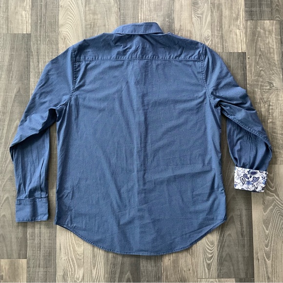 Robert Graham Classic Fit Button Up Shirt
Flip Cuff
Men’s Large 
Navy Blue White - Picture 9 of 11